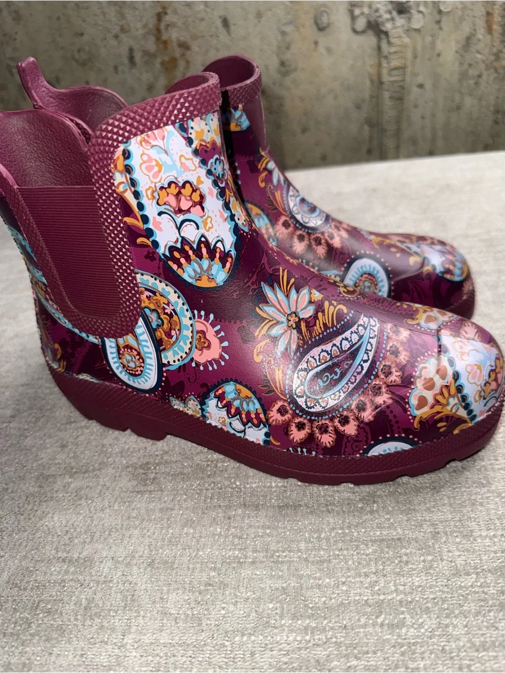 Vera Bradley EveryWear Paisley Chelsea Rain Boots Women’s Size 7 Berry Maroon